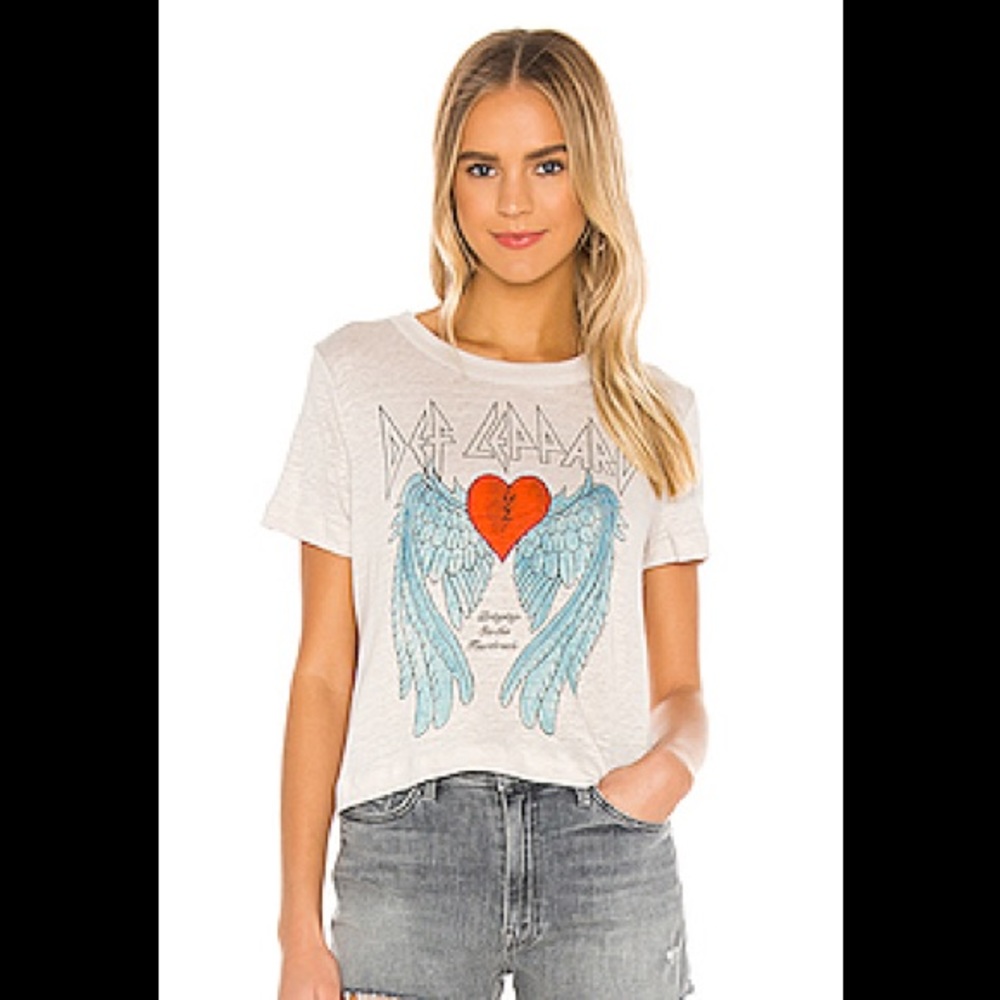 Chaser Def Leppard Heartbreak Cropped Tee NWT - Picture 3 of 4